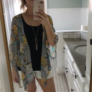Boutique Yellow Rose kimono